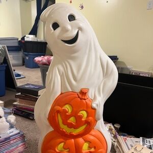 Vintage blow mold ghost (lights up)